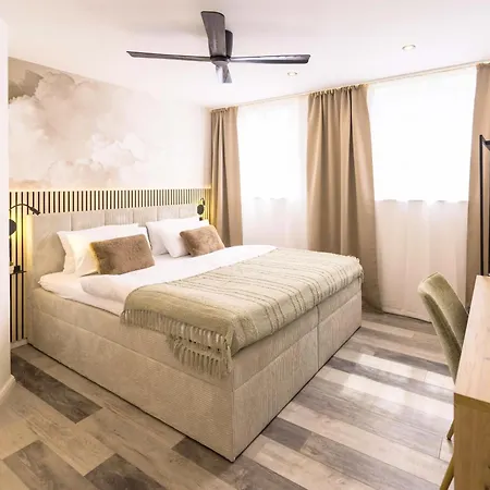 Essenzapartment Hof, 24h Checkin, Parkplatz, Wlan300mbit Hof (Bavaria)