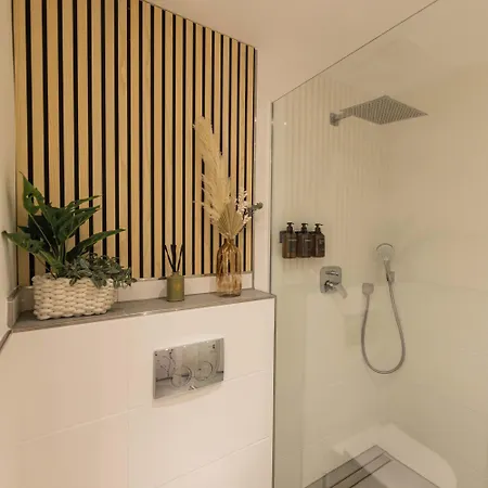Essenzapartment Hof, Smart-Checkin, Parkplatz, Wlan600Mbit Lejlighed