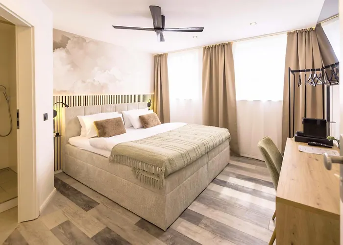 Essenzapartment Hof, 24h Checkin, Parkplatz, Wlan300mbit הוף